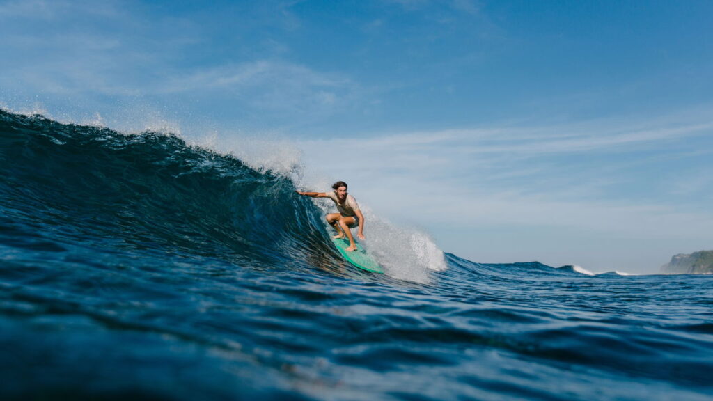 Como começar no surf para iniciantes e evoluir rápido