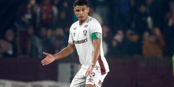 Thiago Silva em ação pelo Fluminense no jogo da Sul-Americana