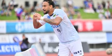 Thonny Anderson comemorando gol