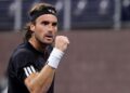 Tsitsipas comemorando ponto