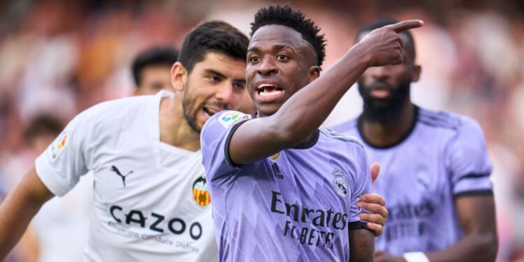 Vini Jr em jogo contra o Valencia