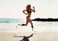 Aimee Mullins e sua história de coragem que inspira gerações