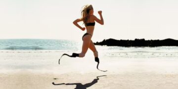 Aimee Mullins e sua história de coragem que inspira gerações