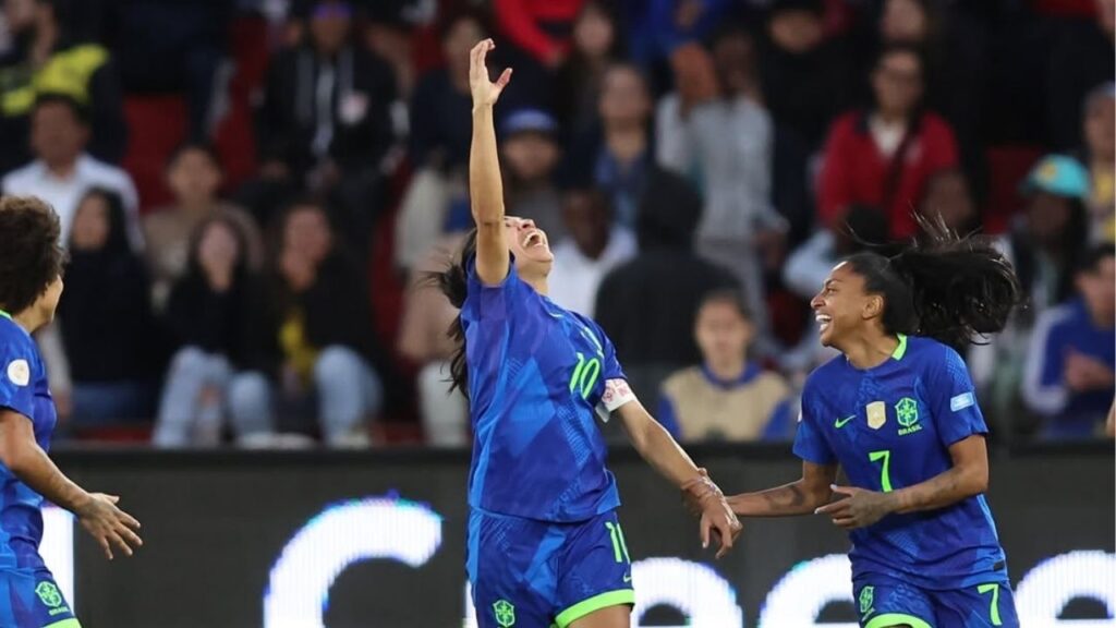 Marta conquista título histórico no futebol e inspira gerações