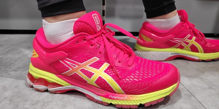 Como o tênis do tamanho errado pode causar lesões graves