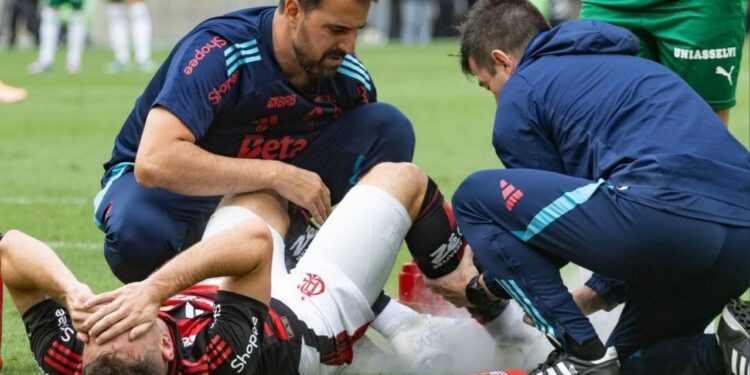 Lesão de Léo Ortiz no tornozelo muda os planos do Flamengo