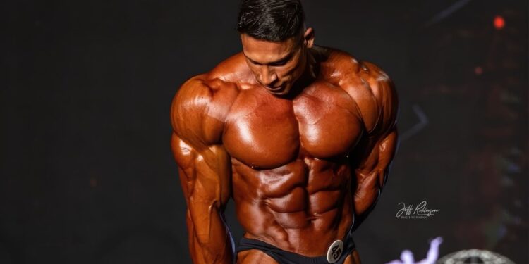 1,1 kg de arroz, duas bananas e 1 kg de carne todo dia: a dieta que fez Ramon Dino ser campeão do Mr. Olympia 2025