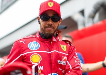 Chefe da Ferrari defende período de adaptação de Lewis Hamilton