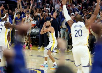 Warriors vencem os Nuggets na prorrogação, com Curry decisivo