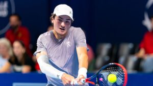 João Fonseca estreou com vitória no ATP 500 da Basileia, na Suíça, sobre o francês Giovanni Mpetshi Perricard