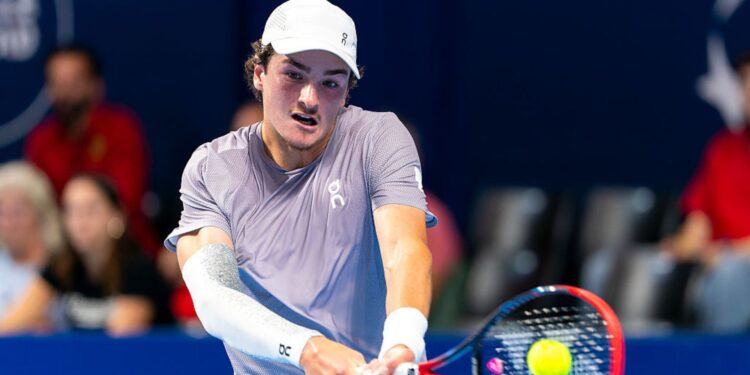 João Fonseca estreou com vitória no ATP 500 da Basileia, na Suíça, sobre o francês Giovanni Mpetshi Perricard
