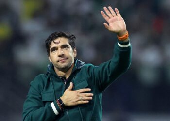 Abel Ferreira elogia festa da torcida do Palmeiras após vaga na final da Libertadores