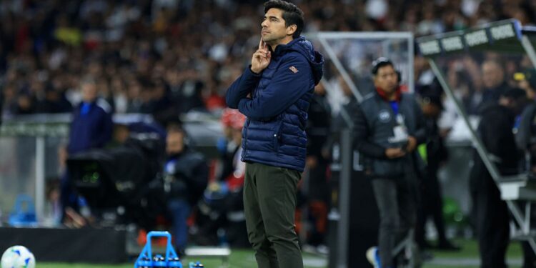 Abel Ferreira lamenta derrota, mas acredita em virada do Palmeiras