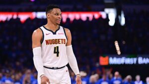 Russell Westbrook assina com o Sacramento Kings