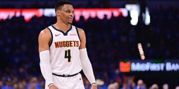 Russell Westbrook assina com o Sacramento Kings
