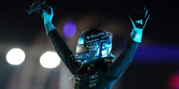 George Russell comemorando vitória no GP de Singapura