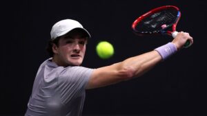 João Fonseca estreia com vitória no Masters 1000 de Paris