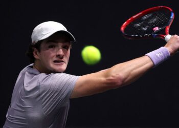 João Fonseca estreia com vitória no Masters 1000 de Paris