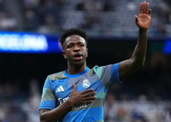 Vinícius Júnior assume namoro com Virginia Fonseca