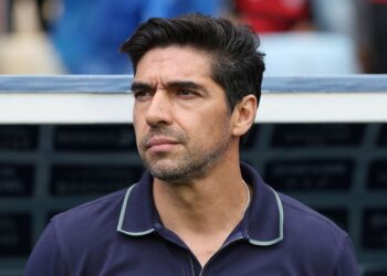 Abel Ferreira reclama da arbitragem após derrota do Palmeiras diante do Flamengo