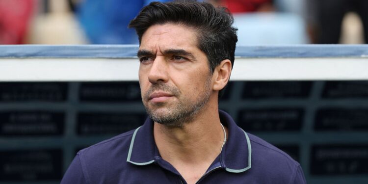 Abel Ferreira reclama da arbitragem após derrota do Palmeiras diante do Flamengo