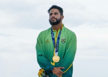 Relembre o dia que Ítalo Ferreira fez história no surfe olímpico