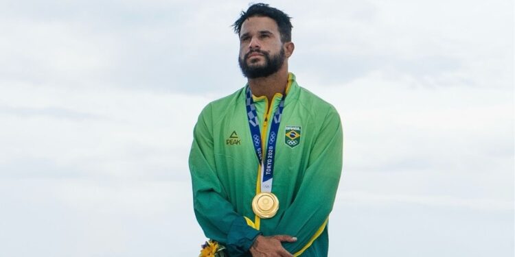 Relembre o dia que Ítalo Ferreira fez história no surfe olímpico