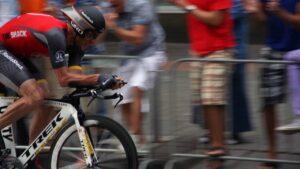 A trajetória polêmica de Lance Armstrong no Tour de France