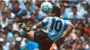 Maradona e o Gol da Mão de Deus que dividiu os fãs do futebol