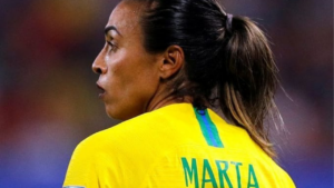 Marta conquista título histórico no futebol e inspira gerações