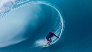 Maya Gabeira, surfista no Guinness que quebrou o próprio recorde