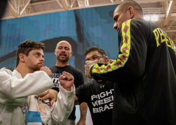 Poatan prestigiou o evento, colocou a medalha nos competidores e interagiu com os jovens - Foto: Gabriel Cardoso (@gbzin.foto)