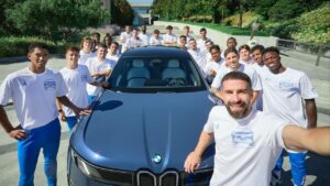 Kylian Mbappé ganhou um carro de luxo como presente de Natal, mas não tem carteira de motorista