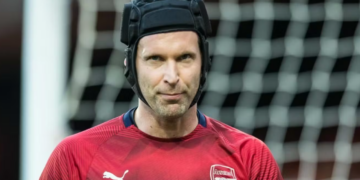 O que fez Petr Čech usar seu icônico capacete