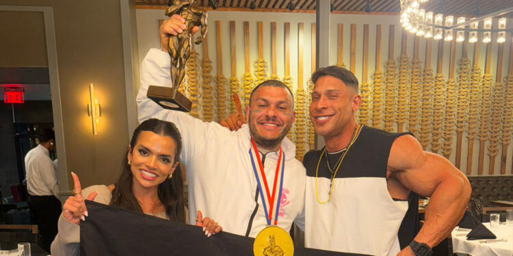 Toguro celebrou o feito de Ramon Dino - Foto: Divulgação