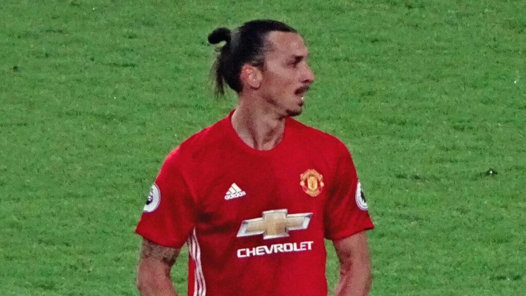 Como Ibrahimovic desafiou os médicos com sua lesão no joelho