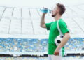 Saiba quantos litros de água um jogador de futebol deve tomar por dia?