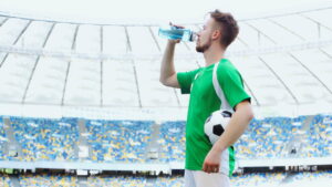Saiba quantos litros de água um jogador de futebol deve tomar por dia?