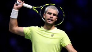 Alcaraz em ação no Masters 1000 de Paris