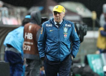 Carlo Ancelotti durante jogo da Seleção Brasileira contra a Coreia do Sul