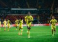 Anderson Talisca comemorando gol