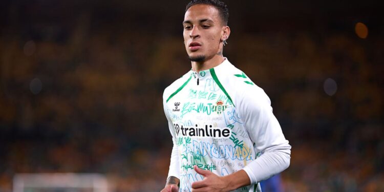 Antony em jogo do Real Betis