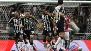 Jogadores do Atlético-MG comemorando gol contra o Independiente del Valle