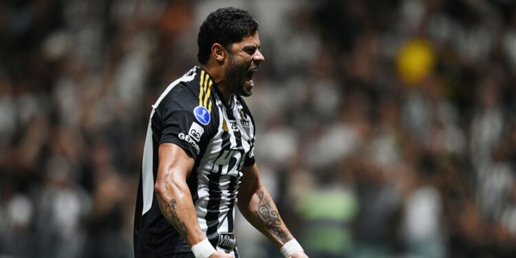 Hulk comemorando gol pelo Atlético-MG