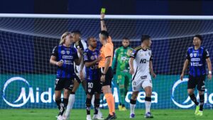 Atlético-MG saiu de campo revoltado com o árbitro