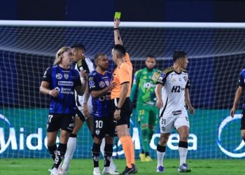 Atlético-MG saiu de campo revoltado com o árbitro
