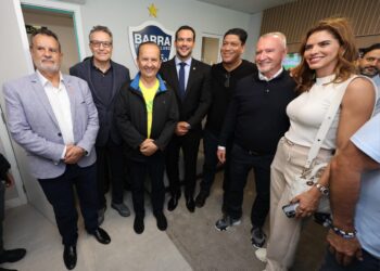 Jorginho Mello, Samir Xaud e Márcio Santos no camarote - Divulgação