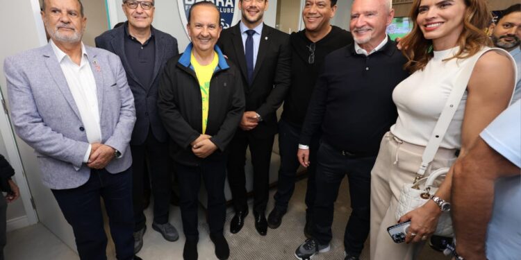 Jorginho Mello, Samir Xaud e Márcio Santos no camarote - Divulgação