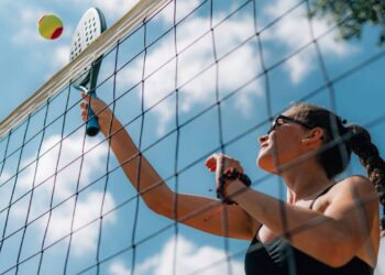 Saiba como começar no beach tennis e se divertir desde o primeiro jogo