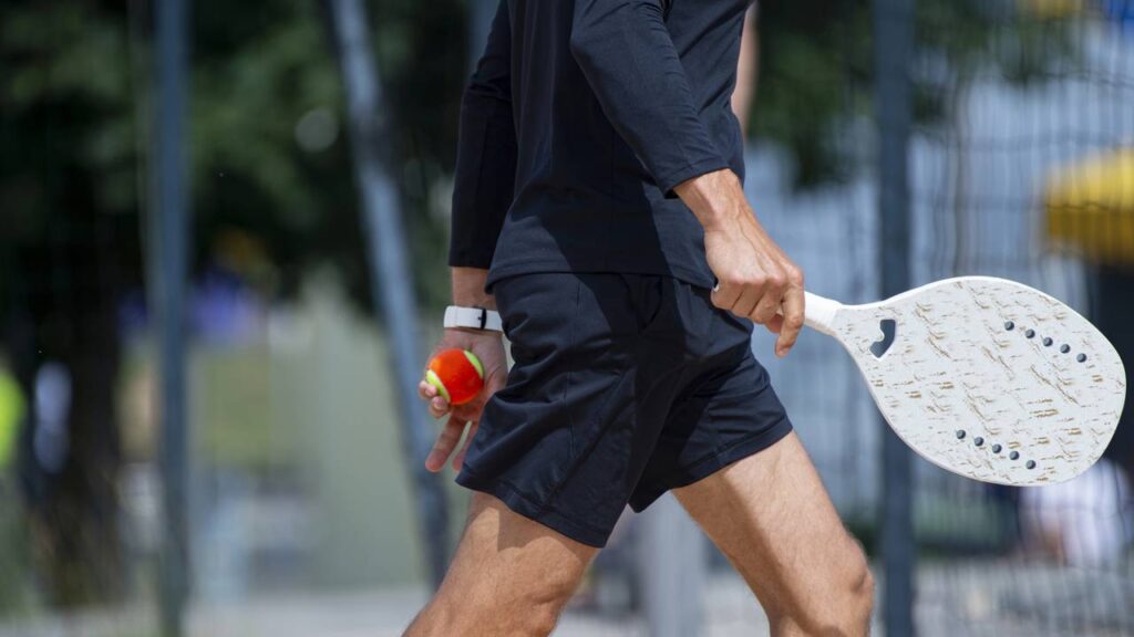 Saiba como começar no beach tennis e se divertir desde o primeiro jogo